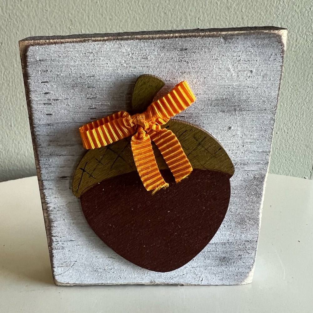 Fall decor - wood - distressed look - acorn 4.5 height 3.7 width inches